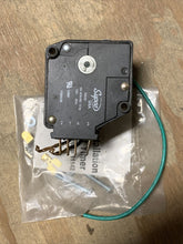 Load image into Gallery viewer, Frigidaire 5300900072 Refrigerator Defrost Timer |GGS5￼2
