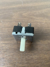 Load image into Gallery viewer, Washer Temperature Switch General Electric C131227800 |GG380
