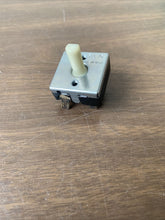 Load image into Gallery viewer, Washer Temperature Switch General Electric C131227800 |GG380
