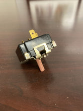 Load image into Gallery viewer, GE Washer Temperature Switch - Part# 572D437P014 ASR4373-127T | NT473
