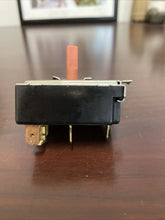 Load image into Gallery viewer, GE DRYER ROTARY TEMPERATURE SWITCH 212D1261P003 ASR4373-130T | NT222
