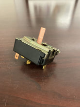 Load image into Gallery viewer, GE Washer Temperature Switch - Part# 572D437P014 ASR4373-127T | NT473
