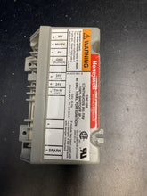 Load image into Gallery viewer, HONEYWELL S8610U1003 SPARK IGNITOR OEM W/DAMPER PLUG-UNIVERSAL |BK1449
